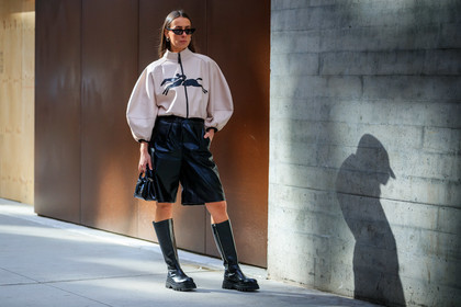 alice & j.s, alice barbier, longchamps bag, beige leather jacket, zipped jacket, animal print jacket, black leather boots, black leather bermuda shorts, black leather jacket, balloon sleeves, flat boots, chelsea boots, big sole boots, high boots, longchamps jacket, longchamps look, fashion week, frenchystyle, FW, jonathan paciullo, street style, AUTUMN WINTER 2020-2021, FALL WINTER 2020-2021, FW 20-21, horizontal, atmosphere details, full length, NYFW, NEW YORK