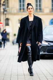 high bow tail, black look, total black look, black coat, mini dress, black dress, pattent boots, heeled boots, fashion week, frenchystyle, FW, jonathan paciullo, street style, PARIS, PFW, SPRING SUMMER 2022, SS 22, full length, vertical, fiona zanetti