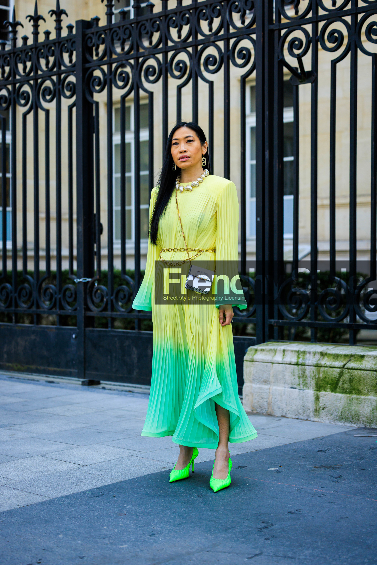 valentino, washed dress, pleated dress, golden chain belt, pearl necklace, valentino earrings, yellow dress, fluo green heels, lila bag, mini bag, crossbody bag, street style, jonathan paciullo, FW, frenchystyle, fashion week, AUTUMN WINTER 2022-2023, FALL WINTER 2022_2023, FW 22-23, PARIS, PFW, full length, vertical