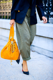 atmosphere details, black shoes, blazer, chanel, detail, ece sukan, fashion week, frenchystyle, FW, green pants, high heels, jonathan paciullo, leather bag, leather shoes, navy jacket, NEW YORK, NYFW, orange bag, SPRING SUMMER 2018, SS 18, street style, trousers, vertical, wide pants