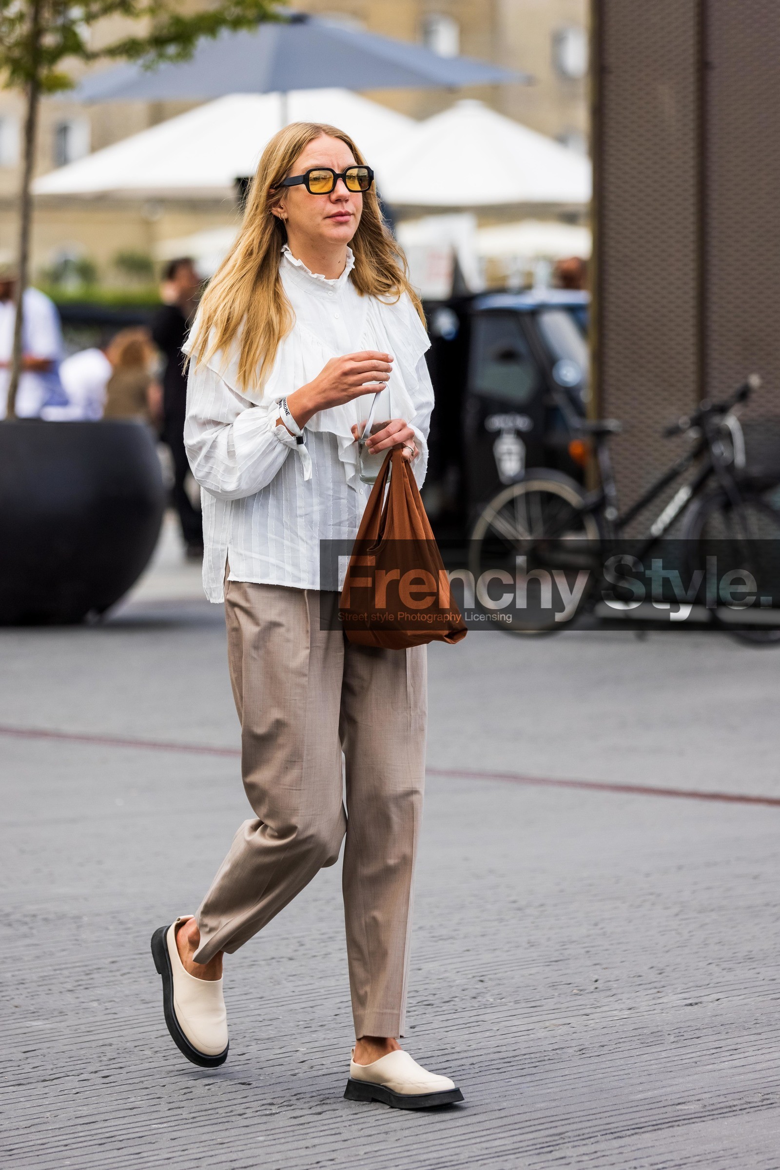bag, beige pants, blouse, brown bag, cream shoes, fluid pants, leather flats, linen pants, pants, romantic blouse, ruffles blouse, sunglasses, white blouse, yellow glasses, fashion week, frenchystyle, FW, jonathan paciullo, street style, SPRING SUMMER 2022, SS 22, COPENHAGEN, CPHFW, vertical, full length