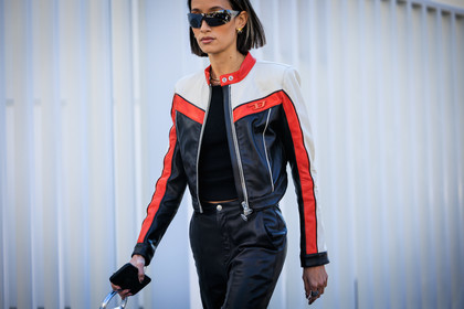 short leather jacket, dual toned jacket, biker jacket, black trousers, black leather pants, black pants, black top, mini diesel bag, silver diesel bag, details, silver rings, golden loops, alexandra guerain, fashion week, frenchystyle, FW, jonathan paciullo, street style, MFW, MILAN, FALL WINTER 2022_2023, AUTUMN WINTER 2022-2023, FW 22-23, horizontal, atmosphere details