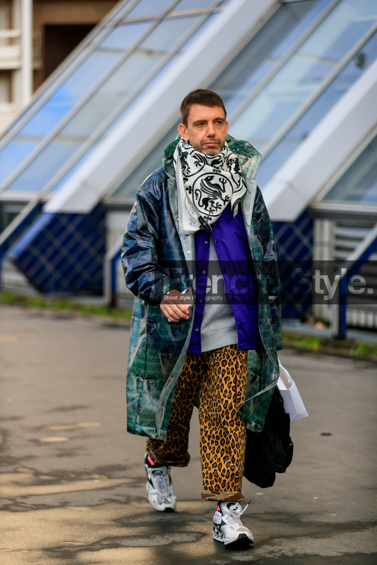 white scarf, animal printed scarf, animal print pants, leopard printed pants, camel pants, green jacket, green raincoat, raincoat, letter printed jacket, letter printed raincoat, blue shirt, bicolor scarf, blue jacket, white sneakers, white leather sneakers, fashion week, frenchystyle, FW, jonathan paciullo, street style, PFW, PARIS, AUTUMN WINTER 2020-2021, FALL WINTER 2020-2021, FW 20-21, vertical, full length