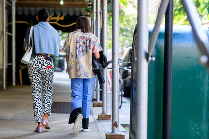 atmosphere details, back detail, beige shirt, black pants, blue pants, blue sweater, fashion week, frenchystyle, full length, FW, graphic pants, high heels, horizontal, jonathan paciullo, leather bag, leather shoes, NEW YORK, NYFW, over the shoulder, printed pants, printed shirt, SPRING SUMMER 2018, SS 18, street style, trousers, white bag