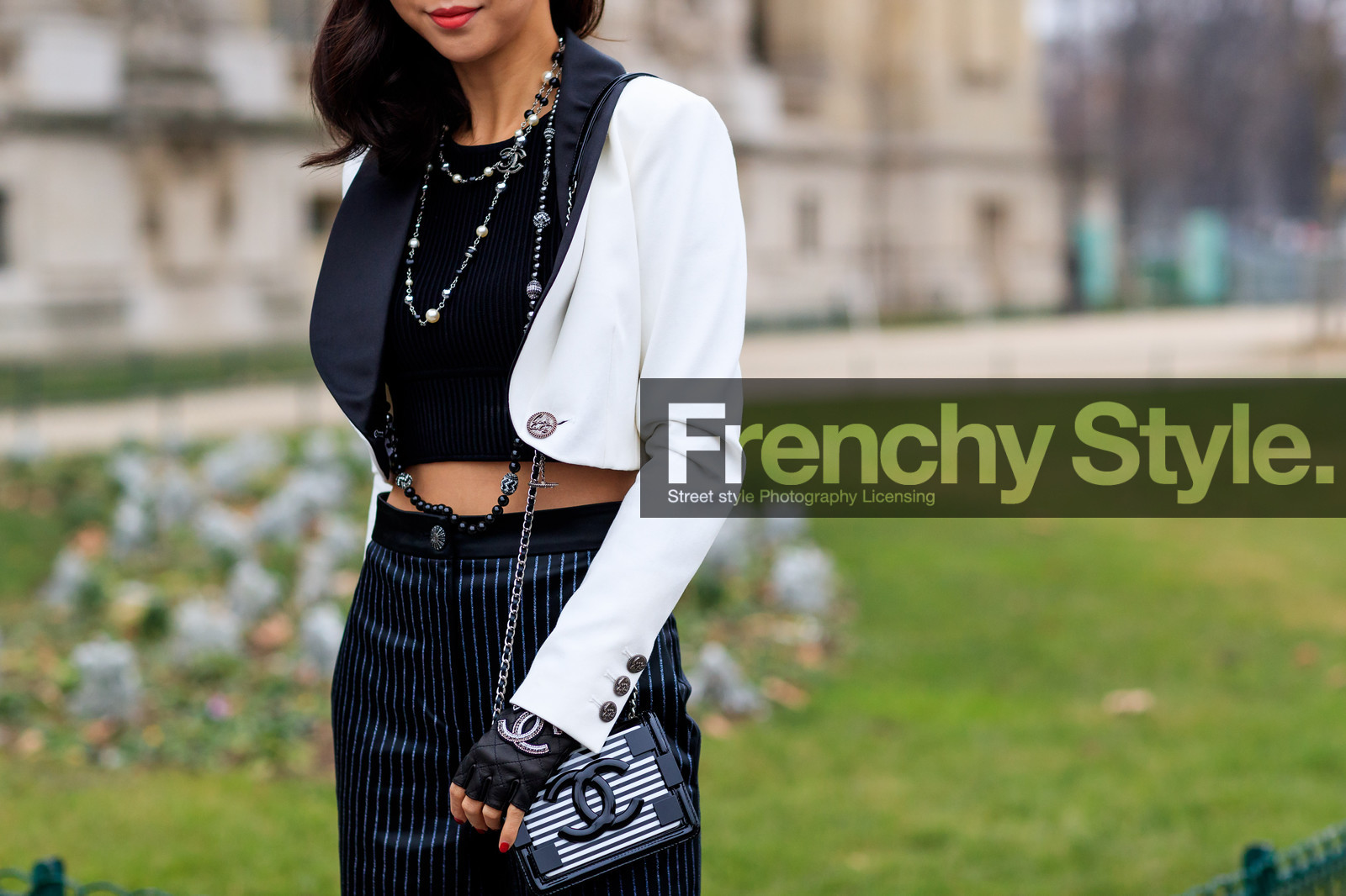 black and white bag, black bag, black gloves, black top, chanel, crop top, graphic bag, high waist, leather bag, leather gloves, navy pants, necklace, striped bag, striped pants, trousers, white jacket, fashion week, frenchystyle, FW, jonathan paciullo, street style, PFW, PARIS, SPRING SUMMER 2017, SS 17, HAUTE COUTURE, atmosphere details, detail, horizontal