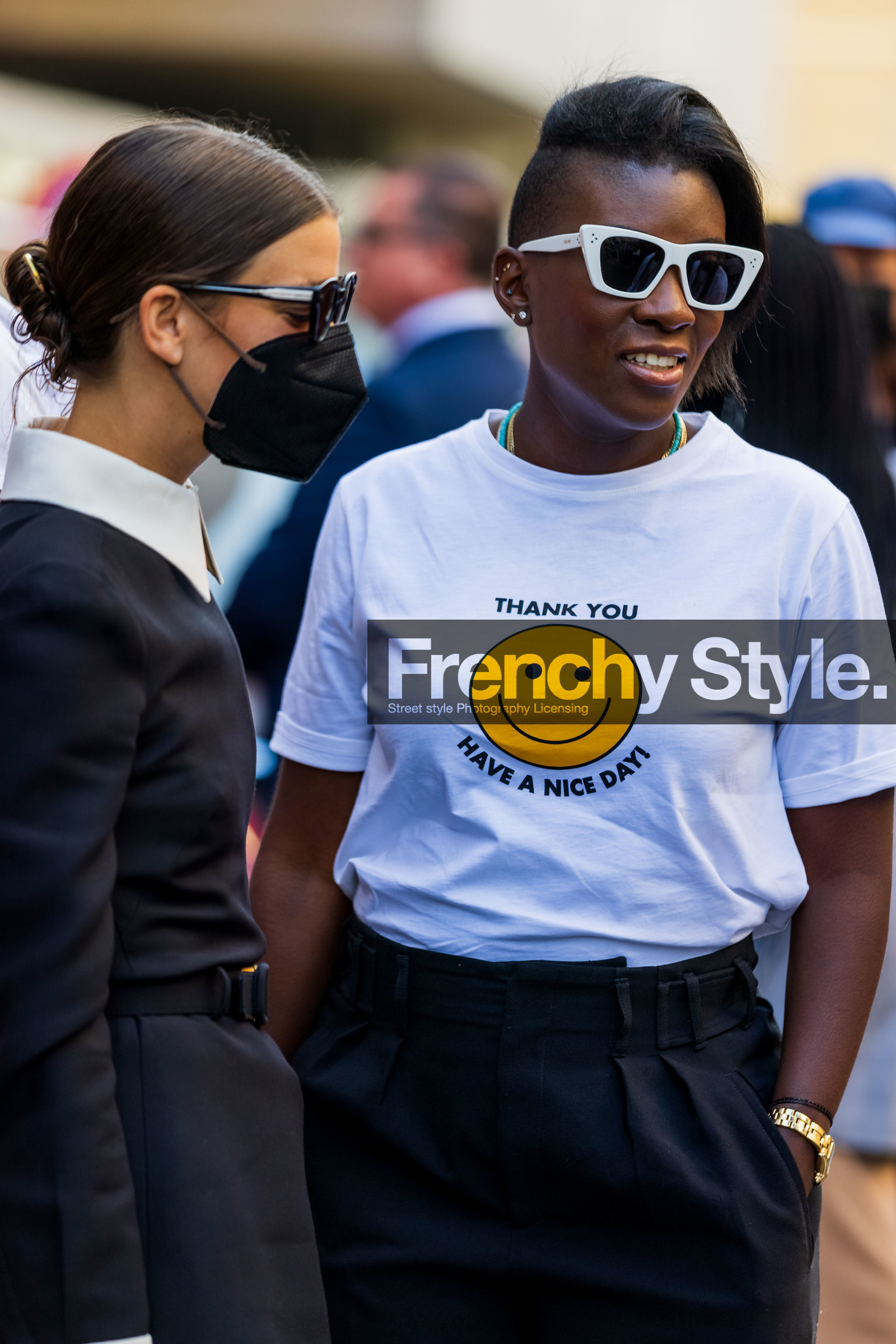 facial mask, Nikki Ogunnaike, printed t-shirt, quote print, smiley, sunglasses, t-shirt, white sunglasses, white t-shirt, fashion week, frenchystyle, FW, jonathan paciullo, street style, MFW, MILAN, SPRING SUMMER 2022, SS 22, vertical, atmosphere details, detail