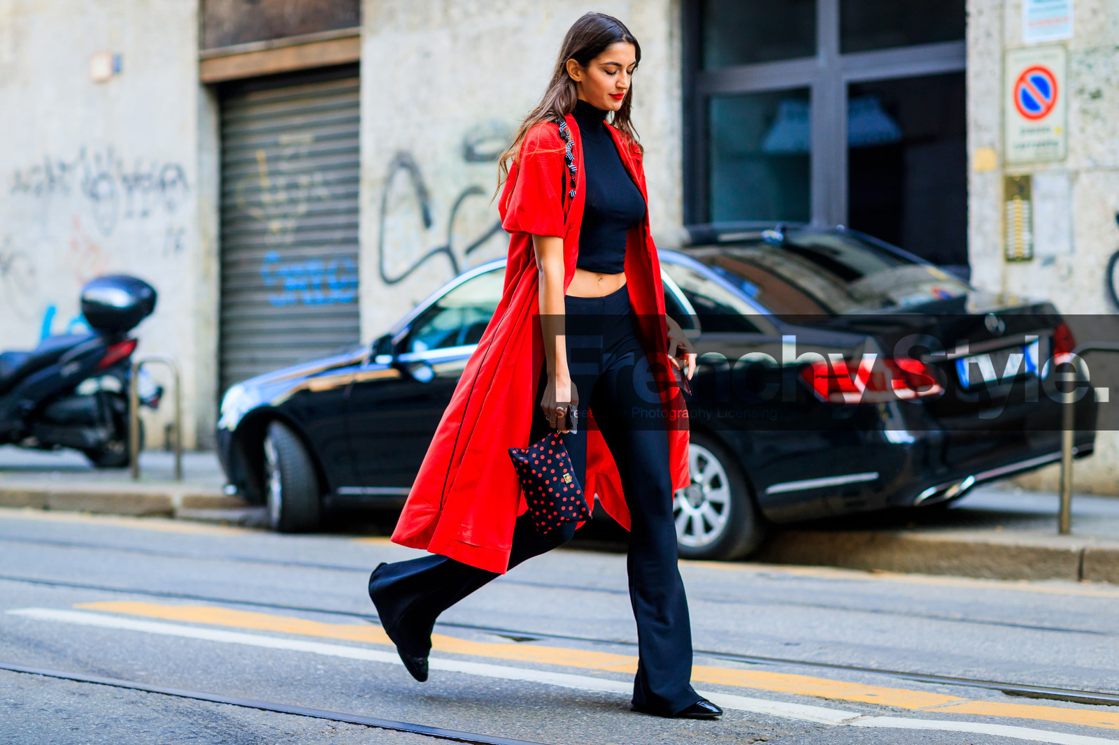 atmosphere details, AUTUMN WINTER 2017-2018, AW 17-18, black bag, black pants, black shoes, black top, cropped top, FALL WINTER 2017-2018, fashion week, frenchystyle, full length, FW, FW 17-18, graphic bag, horizontal, jonathan paciullo, leather bag, leather shoes, MFW, MILAN, polka dot, printed bag, red coat, Sara Nicole Rossetto, street style, trousers