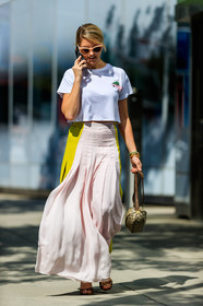 beige bag, beige skirt, fashion week, frenchystyle, full length, FW, graphic bag, graphic skirt, gucci, high heels, jonathan paciullo, leather bag, leather shoes, monogram, NEW YORK, NYFW, pleated skirt, printed bag, printed skirt, printed t shirt, SPRING SUMMER 2018, SS 18, street style, sunglasses, vertical, white t shirt
