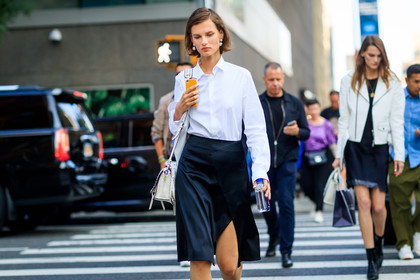 atmosphere details, black skirt, detail, earrings, fashion week, frenchystyle, FW, horizontal, jonathan paciullo, leather bag, model, NEW YORK, NYFW, red lips, SPRING SUMMER 2018, SS 18, street style, white bag, white shirt