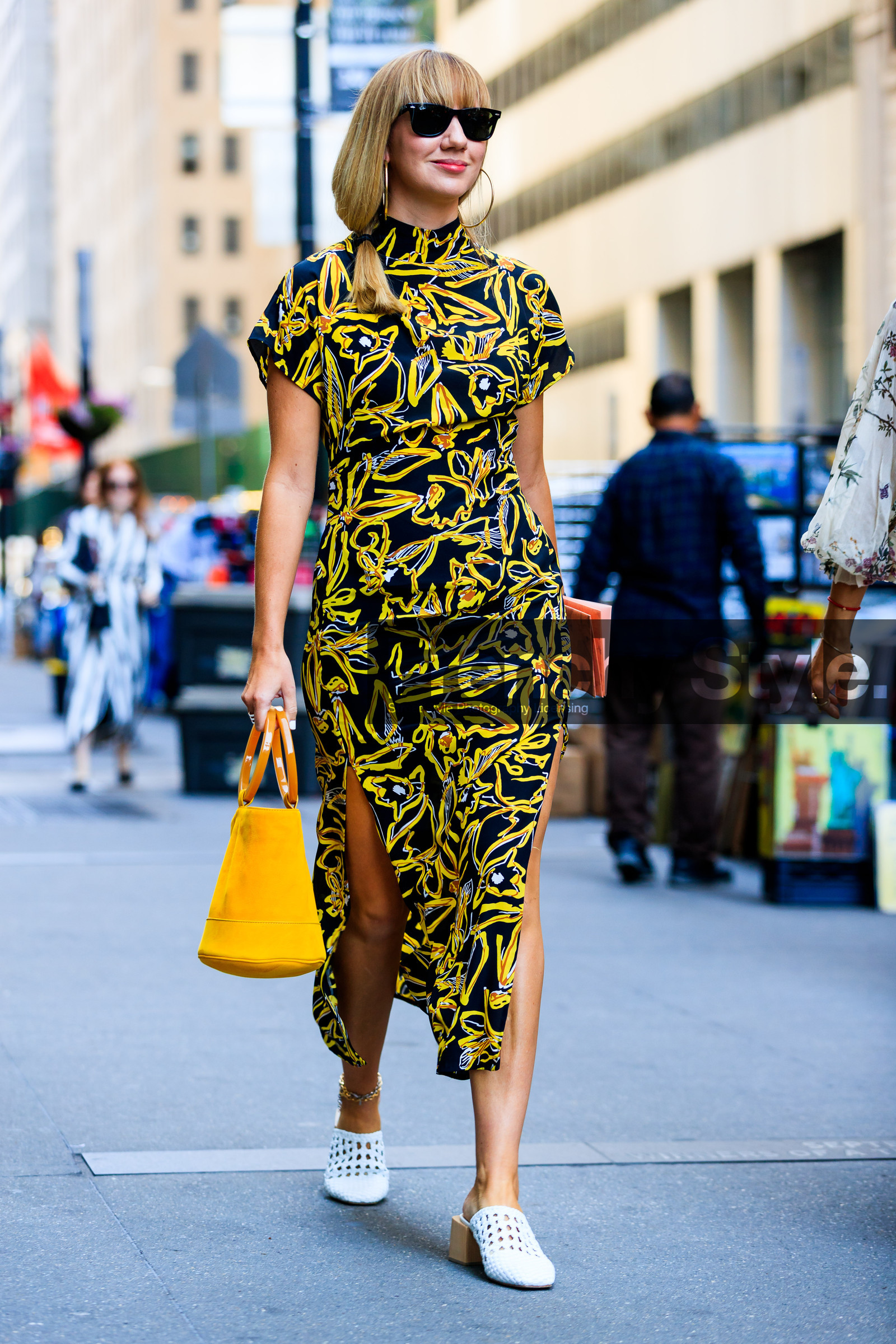 bracelet, céline, fashion week, frenchystyle, full length, FW, high heels, jonathan paciullo, leather bag, leather shoes, lisa aiken, long dress, NEW YORK, NYFW, orange bag, printed dress, SPRING SUMMER 2018, SS 18, street style, sunglasses, vertical, white shoes, yellow dress