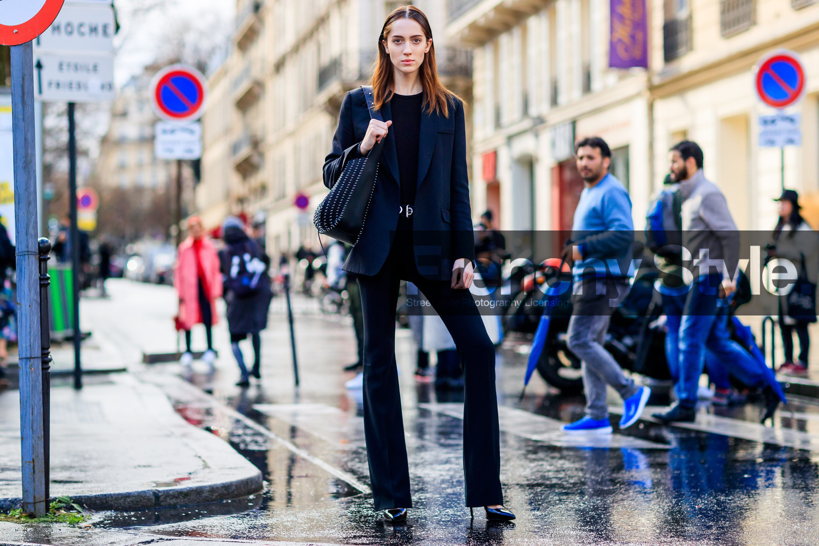 atmosphere details, AUTUMN WINTER 2017-2018, AW 17-18, black bag, black jacket, black pants, black shoes, black sweater, blazer, FALL WINTER 2017-2018, fashion week, frenchystyle, full length, FW, FW 17-18, horizontal, jonathan paciullo, leather bag, leather shoes, model, PARIS, PFW, street style, teddy quinlivan, tone on tone, total look black, trousers