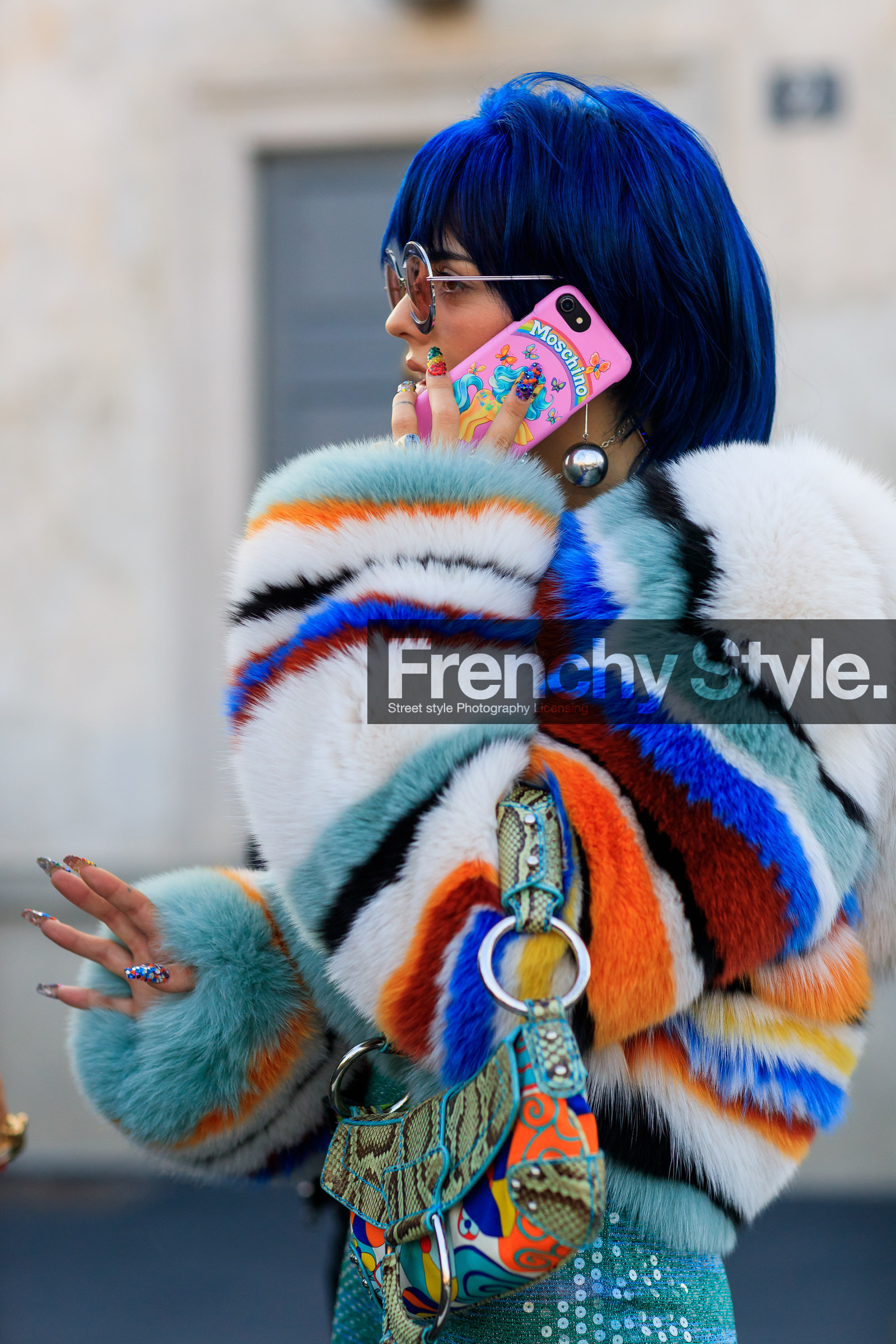 animal print, atmosphere details, blue hair, blue pants, detail, dyed hair, earrings, fashion week, frenchystyle, fur jacket, FW, geometric, glitter, graphic bag, graphic jacket, jonathan paciullo, leather bag, MFW, MILAN, multicolor jacket, printed bag, printed jacket, sequined pants, shiny pants, sita abellan, snake print, SPRING SUMMER 2018, SS 18, street style, striped jacket, sunglasses, trousers, vertical, white fur