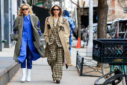 jen wonders, light beige trench coat, floral embroidered trench coat, fringe trench coat, sequins trench coat, checked pants, checked jacket, light beige jacket, light beige pants, black pants, black jacket, brown leather boots, platform shoes, white shirt, green pants, green jacket, checked coat, black coat, white coat, bicolor coat, white leather boots, low boots, high heels boots, blue shirt, blue pants, lurex pants, metalic pants, celine sunglasses, futurist shape sunglasses, embroidered coat, sequins coat, pearl embroidered coat, pearl embroidered trench coat, long shirt, fashion week, frenchystyle, FW, jonathan paciullo, street style, AUTUMN WINTER 2020-2021, FALL WINTER 2020-2021, FW 20-21, horizontal, atmosphere details, full length, NYFW, NEW YORK