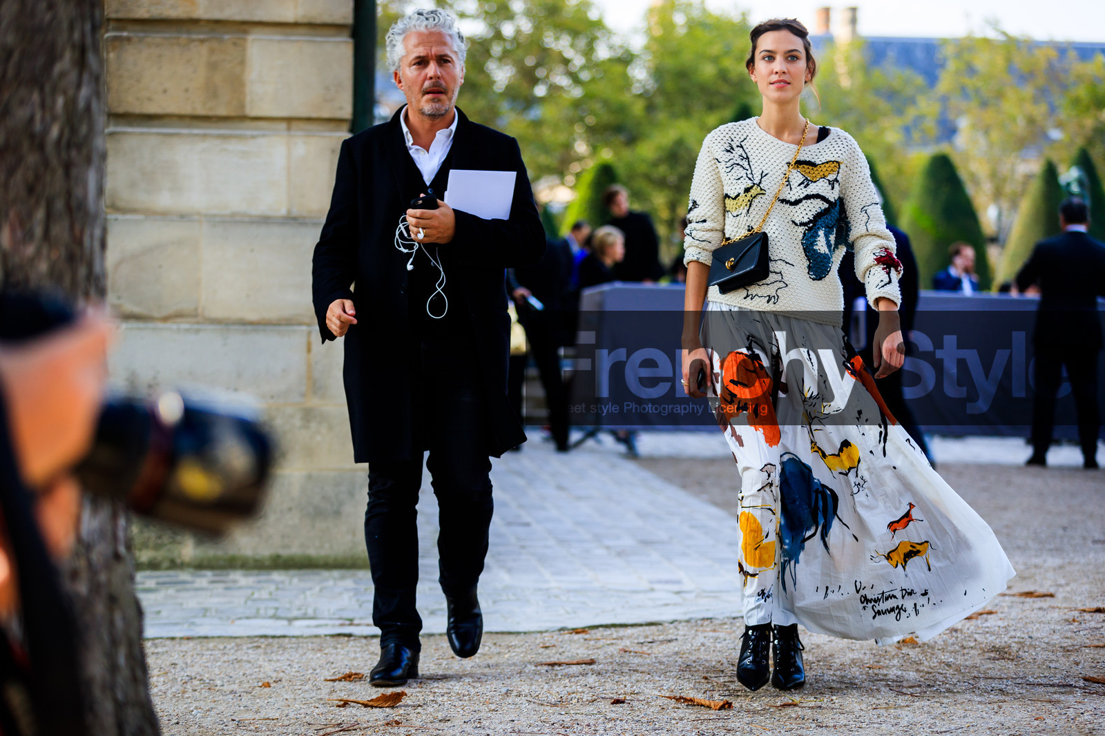 alexa chung, animal print, atmosphere details, black bag, black shoes, drawings, fashion week, frenchystyle, full length, FW, graphic skirt, horizontal, jonathan paciullo, leather bag, leather shoes, PARIS, PFW, pleated skirt, printed skirt, printed sweater, SPRING SUMMER 2018, SS 18, street style, white skirt, white sweater