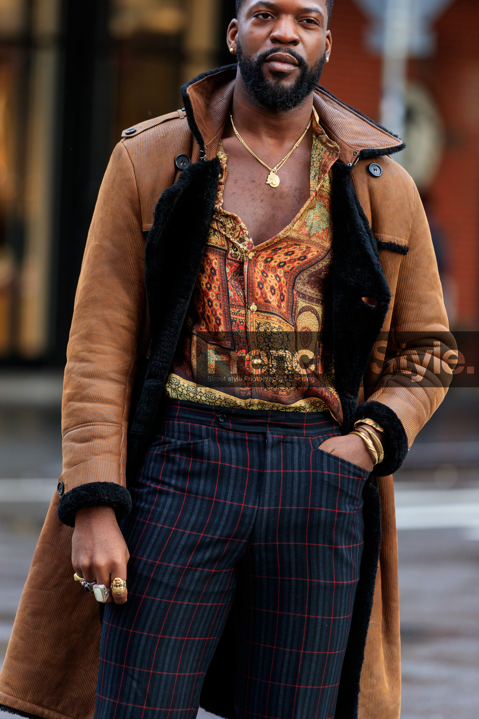 camel coat, fendi coat, fur coat, yellow shirt, cachemere printed shirt, dark grey pants, checked pants, multi rings, golden necklace, golden rings, golden bracelet, fashion week, frenchystyle, FW, jonathan paciullo, street style, AUTUMN WINTER 2020-2021, FALL WINTER 2020-2021, FW 20-21, vertical, atmosphere details, detail, NYFW, NEW YORK