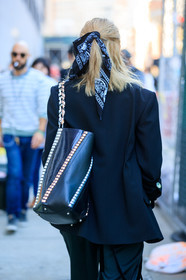 atmosphere details, back detail, black bag, black bandana, black jacket, black pants, blazer, detail, fashion week, frenchystyle, FW, graphic bag, jonathan paciullo, leather bag, Margaret Zhang, NEW YORK, NYFW, SPRING SUMMER 2018, SS 18, street style, tone on tone, total look black, trousers, vertical