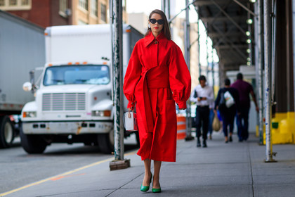 atmosphere details, fashion week, frenchystyle, full length, FW, green shoes, high heels, horizontal, jonathan paciullo, leather bag, leather shoes, NEW YORK, NYFW, red coat, SPRING SUMMER 2018, SS 18, street style, sunglasses, white bag