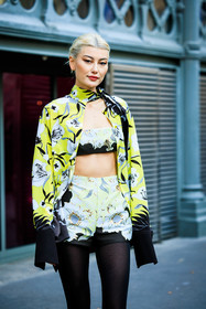 blond hair, make up, printed look, floral look, valentino, yellow scarf, floral bra, floral shorts, floral shirt, yellow whirt, black stockings, amalie gassmann, street style, jonathan paciullo, FW, frenchystyle, fashion week, AUTUMN WINTER 2022-2023, FALL WINTER 2022_2023, FW 22-23, PARIS, PFW, vertical, detail, floral scarf