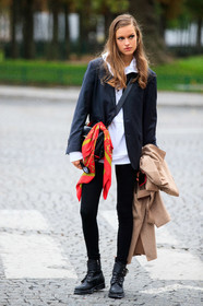 cosima fritz, black jacket, black legging, black leather boots, white hoodie, red scarf, scarf, scarf detail, chain printed scarf, flat boots, laced boots, PARIS, PFW, fashion week, frenchystyle, FW, jonathan paciullo, street style, SPRING SUMMER 2021, SS 21, vertical, full length, model