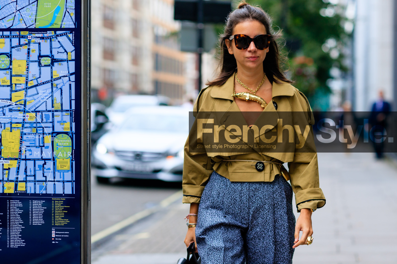 atmosphere details, beige jacket, detail, fashion week, frenchystyle, FW, golden jewelry, grey pants, horizontal, jonathan paciullo, LFW, LONDON, natasha goldenberg, necklace, SPRING SUMMER 2017, SS 17, street style, sunglasses, trousers, woman
