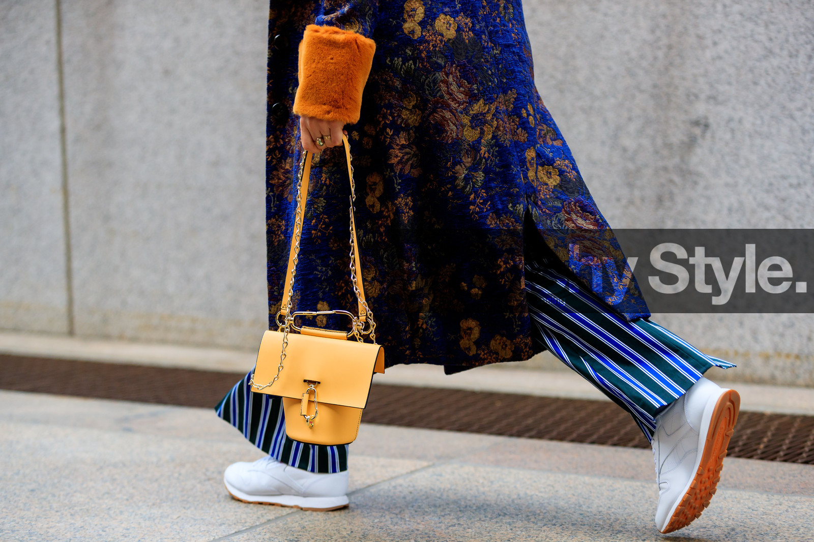 blue pants, floral, flowers, fur collar, graphic jacket, graphic pants, leather bag, leather shoes, navy coat, orange fur, printed jacket, printed pants, striped pants, trousers, white shoes, white sneakers, yellow bag, street style, jonathan paciullo, FW, frenchystyle, fashion week, NYFW, NEW YORK, AUTUMN WINTER 2018-2019, AW 18-19, FALL WINTER 2018-2019, FW 18-19, atmosphere details, horizontal, detail