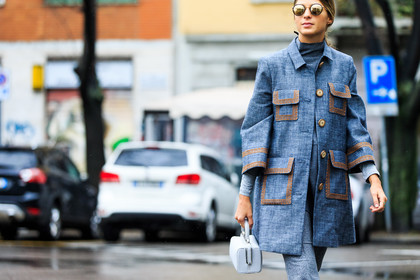 atmosphere details, AUTUMN WINTER 2016-2017, AW 16-17, blue jacket, blue pants, detail, FALL WINTER 2016-2017, fashion week, frenchystyle, FW, FW 16-17, graphic jacket, horizontal, jonathan paciullo, leather bag, LFW, linen, LONDON, MENSWEAR, mirror effect, street style, sunglasses, trousers, white bag