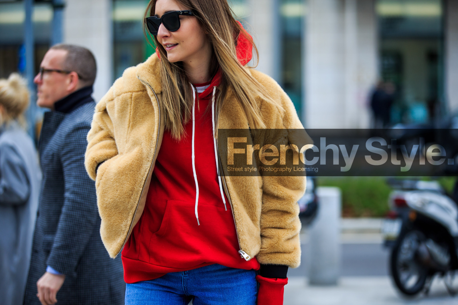 atmosphere details, AUTUMN WINTER 2016-2017, AW 16-17, beige fur, beige jacket, blue denim, bomber jacket, chiara capitani, céline, denim pants, detail, FALL WINTER 2016-2017, fashion week, frenchystyle, fur jacket, FW, FW 16-17, hoodie, horizontal, jeans, jonathan paciullo, LFW, LONDON, MENSWEAR, red sweater, street style, sunglasses, trousers