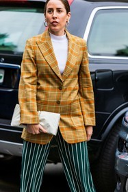 blazer, check, checked blazer, color, earrings, fluid pants, green pants, leather bag, leather pouch, orange blazer, pants, print, printed blazer, printed pants, ribbed turtleneck, silver earrings, silver hoops, striped pants, stripes, tartan blazer, white bag, white pouch, white stripes, white t-shirt, white turtleneck, fashion week, frenchystyle, FW, jonathan paciullo, street style, SPRING SUMMER 2022, SS 22, MFW, MILAN, vertical, atmosphere details