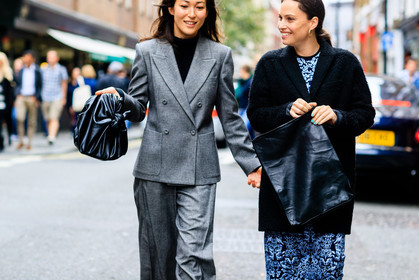 atmosphere details, black bag, black jacket, blazer, detail, fashion week, frenchystyle, FW, grey jacket, grey pants, grey suit, horizontal, jonathan paciullo, leather bag, LFW, LONDON, SPRING SUMMER 2017, SS 17, street style, trousers, woman