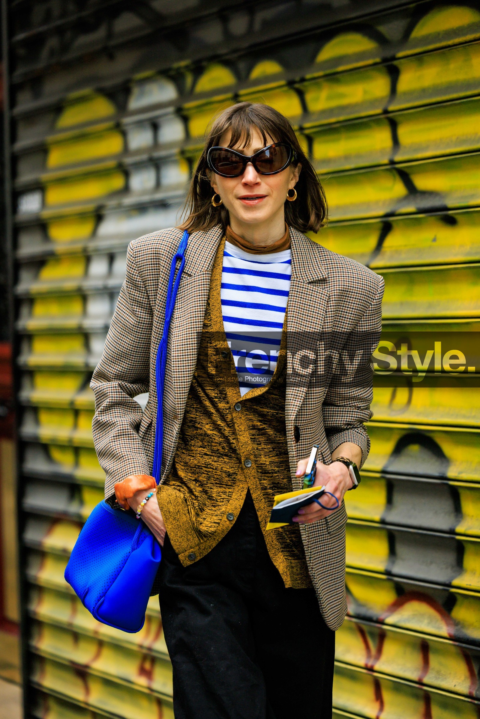 black sunglasses, stripes shirt, blue stripes top, golden loops, plaid blazer, dark yellow cardigan, blue handbag, beige blaze, black pants, street style, jonathan paciullo, FW, frenchystyle, fashion week, AUTUMN WINTER 2022-2023, FALL WINTER 2022_2023, FW 22-23, PFW, PARIS, vertical, detail