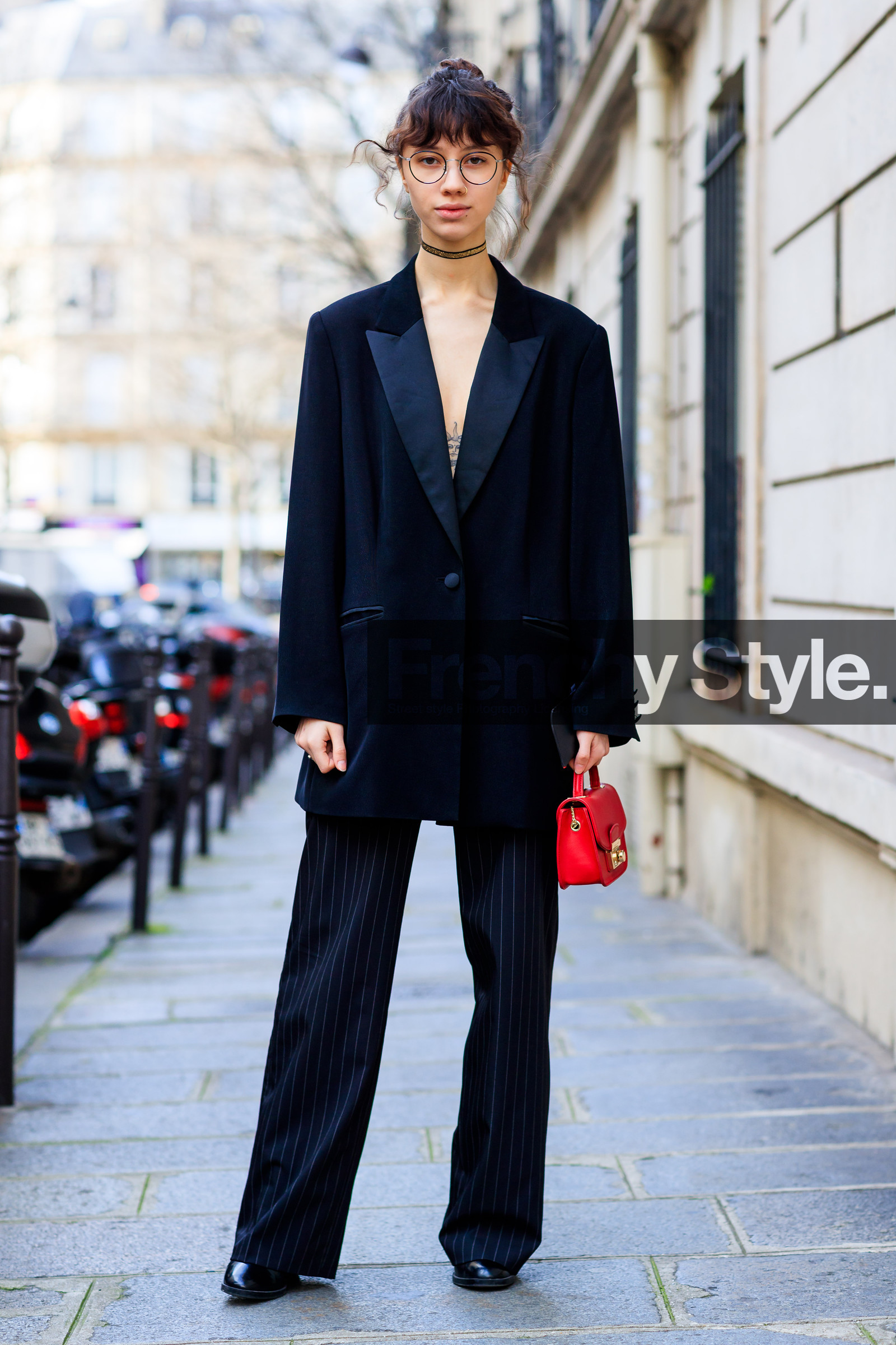 AUTUMN WINTER 2017-2018, AW 17-18, black jacket, black pants, black shoes, choker, FALL WINTER 2017-2018, fashion week, frenchystyle, full length, FW, FW 17-18, jonathan paciullo, leather bag, necklace, oversize, PARIS, PFW, red bag, street style, trousers, vertical