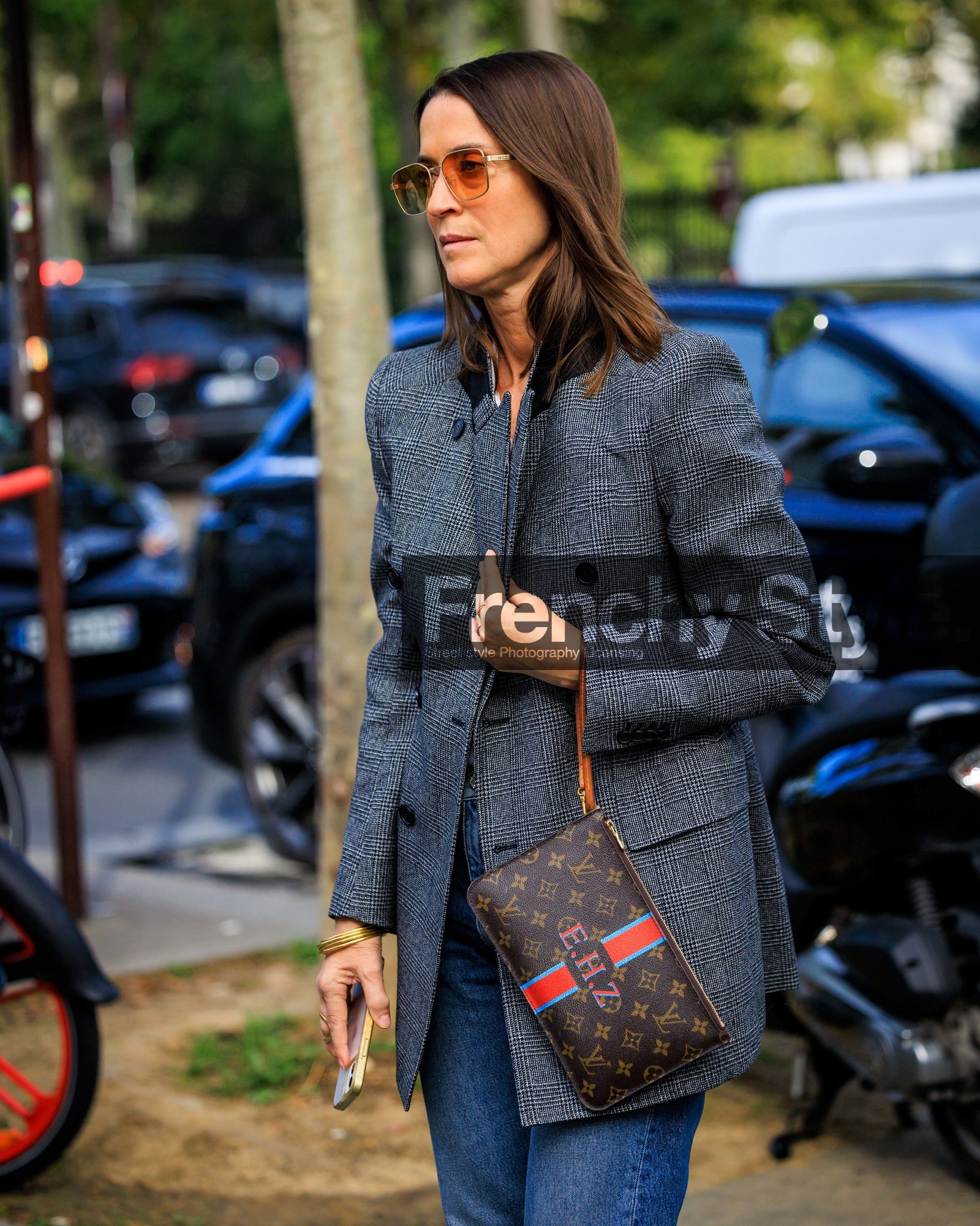fashion week, frenchystyle, FW, jonathan paciullo, street style, PFW, PARIS, SPRING SUMMER 2024, SS 24, vertical, atmosphere details, detail