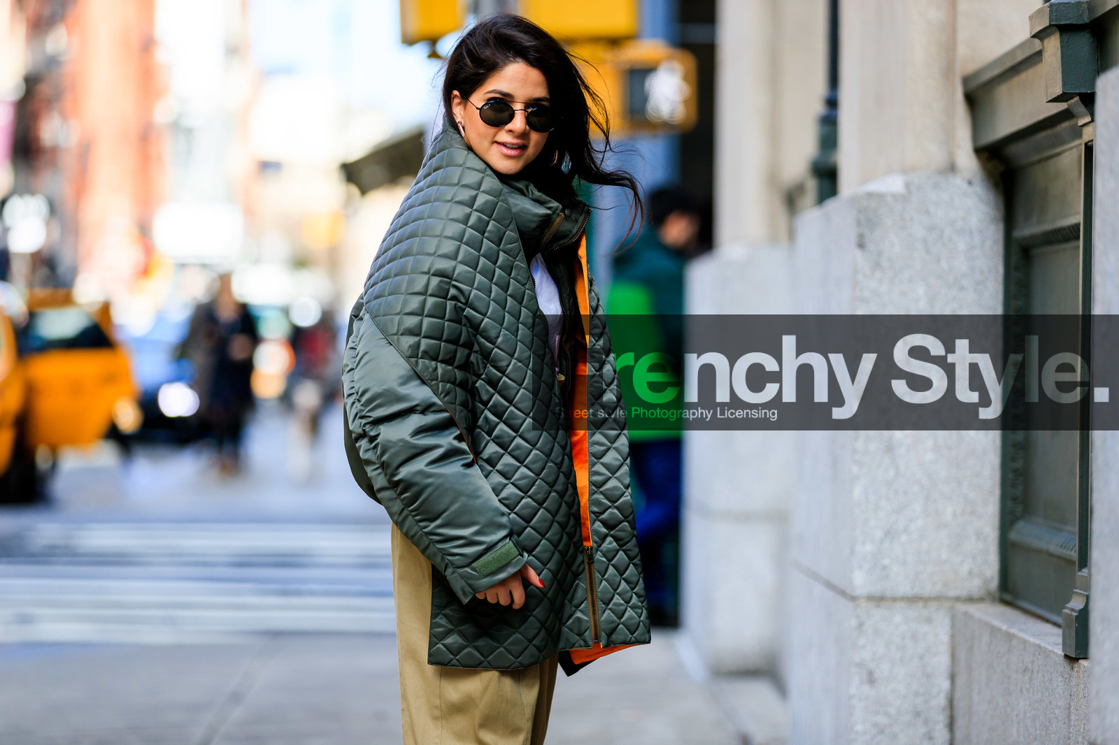 camel pants, camera, checked, graphic bag, green jacket, Lainy Hedaya, leather bag, pierre hardy, plaid, printed bag, sunglasses, trousers, white t shirt, street style, jonathan paciullo, frenchystyle, NYFW, NEW YORK, AUTUMN WINTER 2019-2020, AW 19-20, FALL WINTER 2019-2020, FW 19-20, fashion week, FW, atmosphere details, horizontal, detail