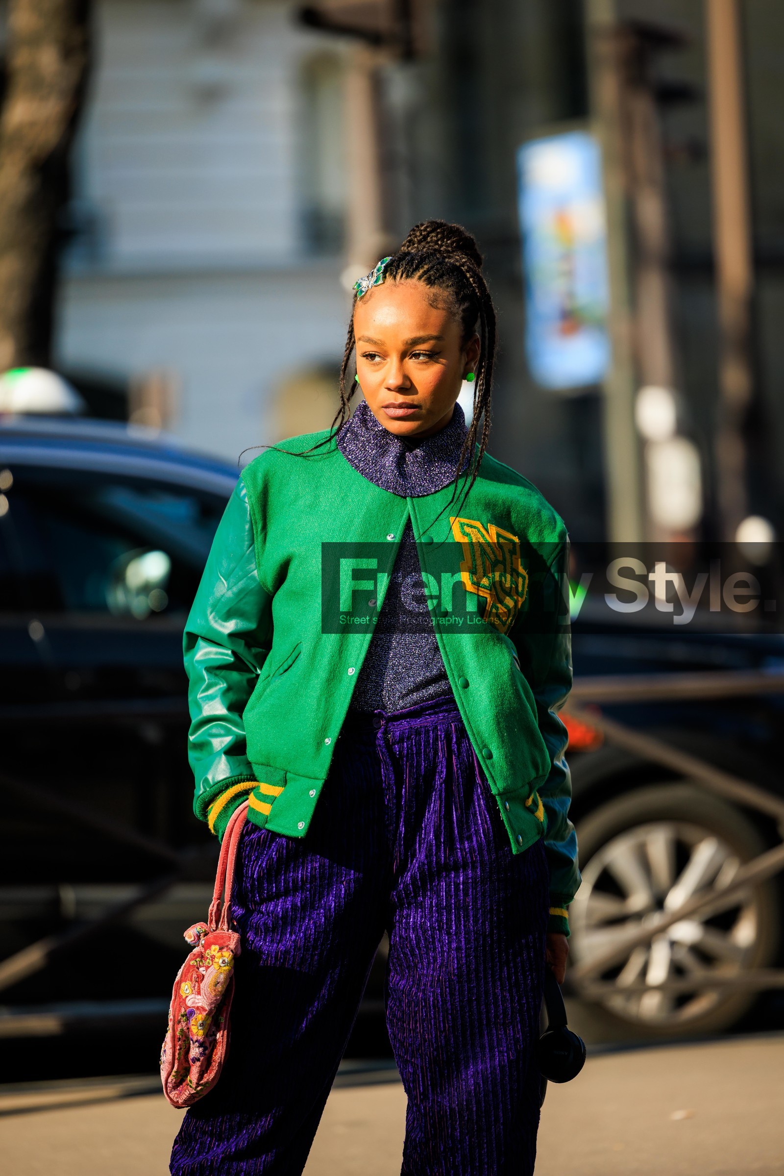 green jacket, baseball jacket, purple turtleneck, braided hair, purple pants, stripes pants, red handbag, details close up, FW 22-23, FALL WINTER 2022_2023, AUTUMN WINTER 2022-2023, fashion week, frenchystyle, FW, jonathan paciullo, street style, PFW, PARIS, vertical, detail