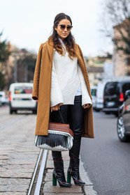 AUTUMN WINTER 2016-2017, AW 16-17, black bag, black boots, black pants, brown bag, camel coat, FALL WINTER 2016-2017, fashion week, frenchystyle, full length, FW, FW 16-17, graphic bag, jonathan paciullo, leather bag, leather boots, leather pants, LFW, LONDON, MENSWEAR, over the shoulder, printed bag, street style, sunglasses, tamara kalinic, tods, trousers, vertical, white bag, white knit
