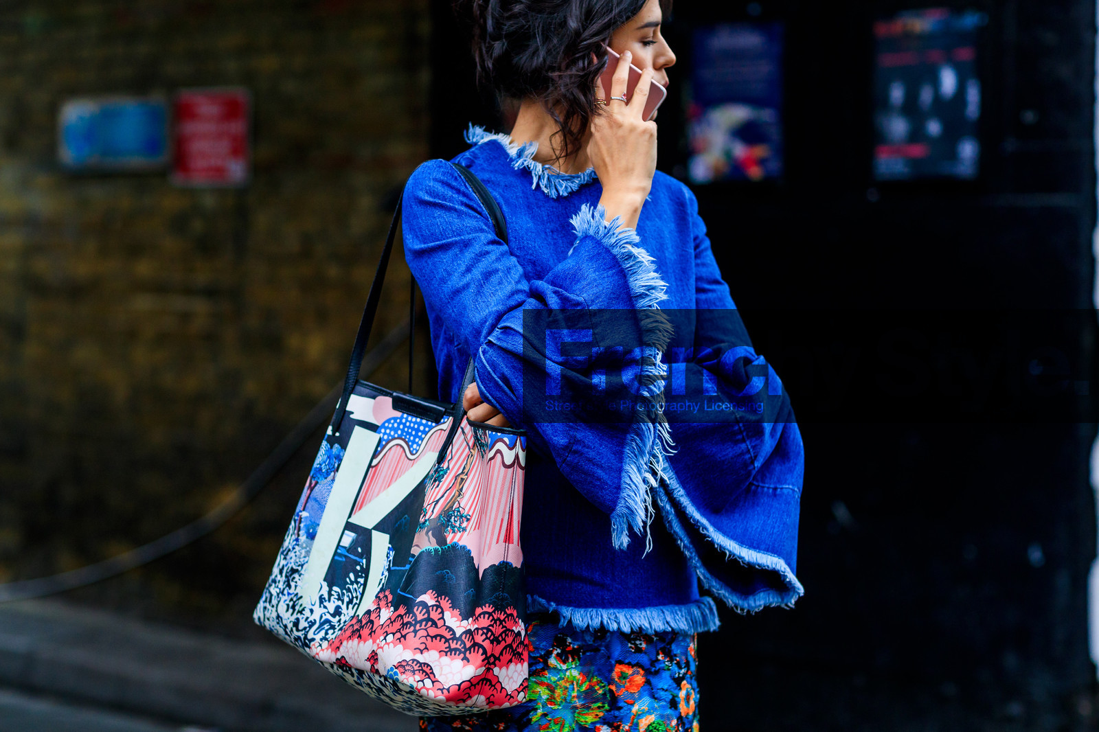 atmosphere details, AUTUMN WINTER 2017-2018, AW 17-18, blue denim, denim top, detail, FALL WINTER 2017-2018, fashion week, floral, flower, frenchystyle, FW, FW 17-18, horizontal, jonathan paciullo, leather bag, LFW, LONDON, multicolor bag, multicolor skirt, printed bag, printed skirt, street style