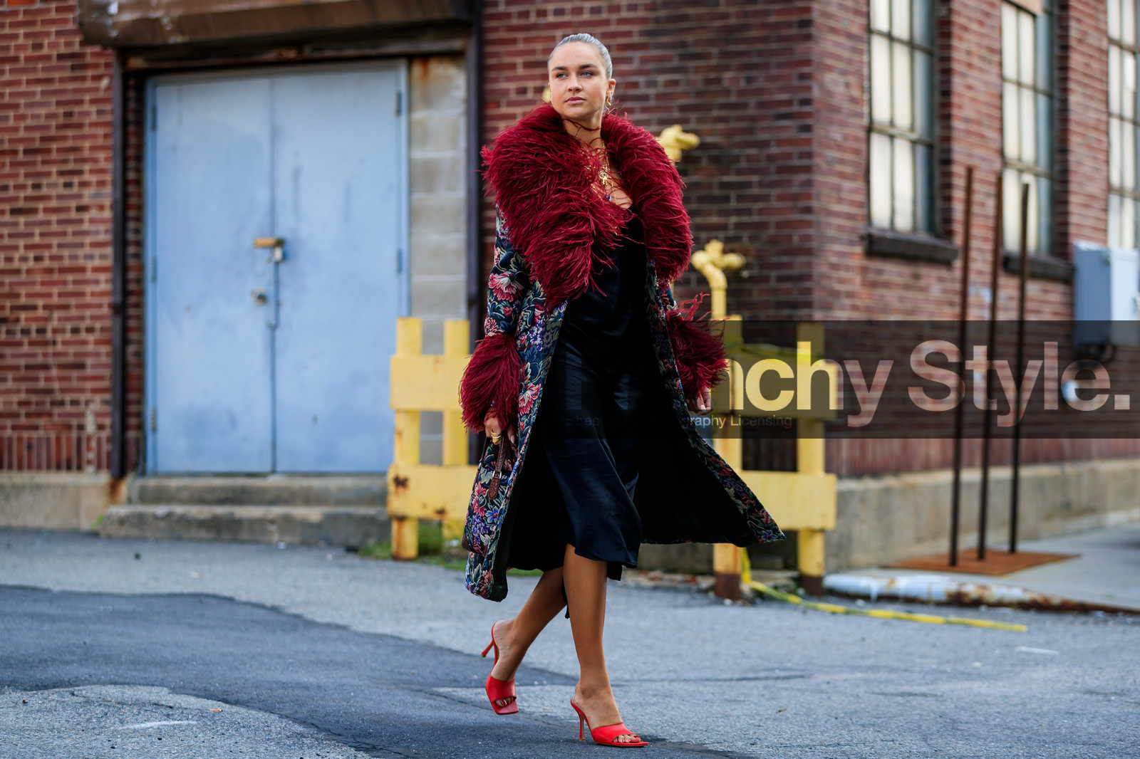 bottega veneta, brocard, embroideries, fur collar, graphic jacket, high heels, leather shoes, multicolor bag, multicolor jacket, nina suess, printed jacket, red fur, red shoes, street style, jonathan paciullo, FW, frenchystyle, fashion week, NEW YORK, NYFW, SPRING SUMMER 2020, SS 20, horizontal, atmosphere details, full length