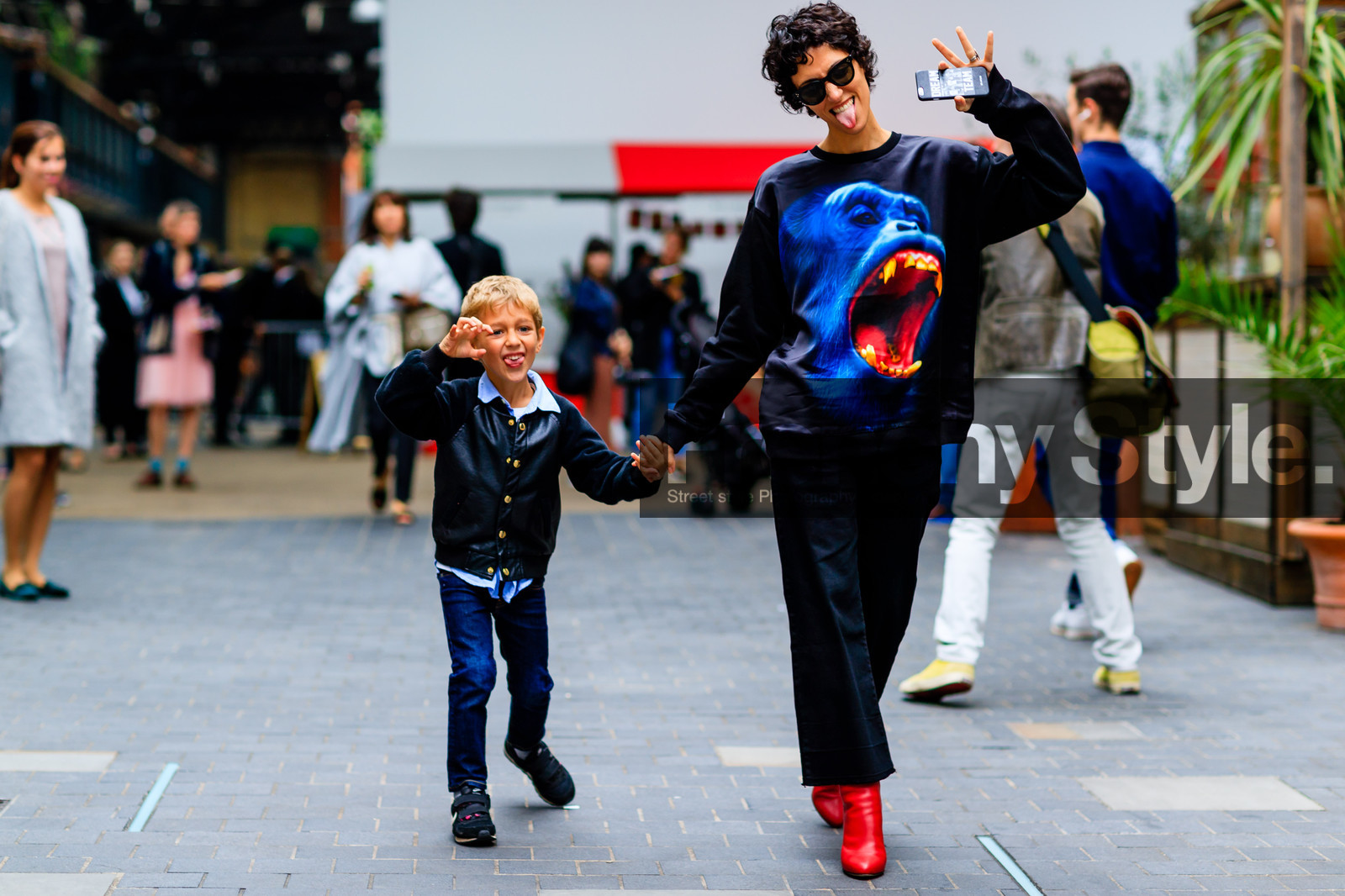 atmosphere details, black pants, black sweater, fashion week, frenchystyle, full length, FW, high heels, horizontal, jonathan paciullo, leather boots, leather shoes, LFW, LONDON, printed sweater, red boots, SPRING SUMMER 2017, SS 17, street style, sunglasses, trousers, woman, yasmin sewell