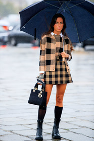nina urgell cloquell, beige cardigan, beige pullover, beige skirt, plaid skirt, plaid pullover, plaid cardigan, vichy printed pullover, vichy printed skirt, vichy printed cardigan, mini skirt, checked cardigan, checked pullover, checked skirt, dior bag, dior boots, dior pullover, dior skirt, dior total look, dior cardigan, knitwear, lady dior bag, hand bag, quilted bag, black bag, black leather boots, zipped boots, flat boots, black socks, school girl look, fashion week, frenchystyle, FW, jonathan paciullo, street style, PFW, PARIS, SPRING SUMMER 2021, SS 21, vertical, full length