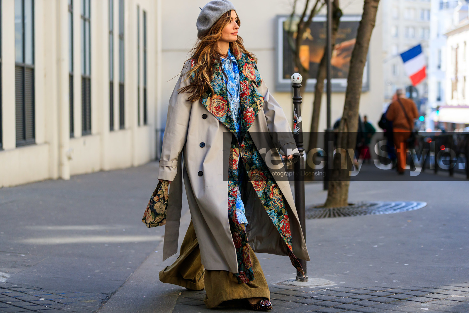 beret, blue dress, floral, flowers, graphic bag, graphic dress, graphic jacket, grey hat, leather bag, multicolor jacket, printed bag, printed dress, printed jacket, white coat, fashion week, frenchystyle, FW, jonathan paciullo, street style, PFW, PARIS, AUTUMN WINTER 2019-2020, AW 19-20, FALL WINTER 2019-2020, FW 19-20, horizontal, atmosphere details, detail
