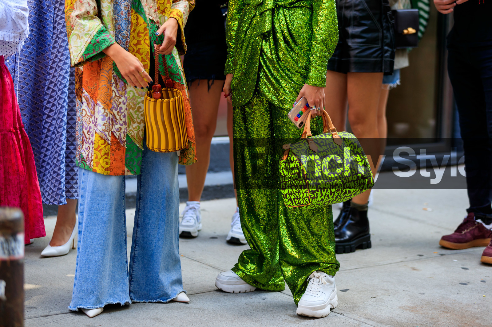 blue denim, brown bag, denim pants, glitter, graphic bag, green bag, green jacket, green pants, green suit, jeans, leather bag, leather shoes, louis vuitton, monogram, necklace, printed bag, sequined jacket, sequined pants, shiny pants, striped bag, tone on tone, total look green, trousers, white shoes, white sneakers, yellow bag, fashion week, frenchystyle, FW, jonathan paciullo, street style, NEW YORK, NYFW, SPRING SUMMER 2020, SS 20, horizontal, atmosphere details, detail