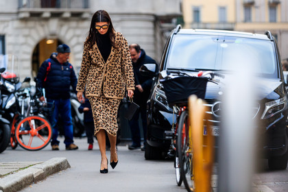 animal print, beige skirt, beige sweater, black turtleneck, graphic skirt, leopard, printed skirt, printed sweater, sunglasses, fashion week, frenchystyle, FW, jonathan paciullo, street style, MFW, MILAN, AUTUMN WINTER 2018-2019, FALL WINTER 2018-2019, FW 18-19, horizontal, atmosphere details, full length, giovanna battaglia