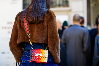 atmosphere details, AUTUMN WINTER 2017-2018, AW 17-18, back detail, blue denim, brown fur, brown jacket, denim pants, detail, FALL WINTER 2017-2018, fashion week, frenchystyle, fur jacket, FW, FW 17-18, giovanna battaglia, graphic bag, horizontal, jeans, jonathan paciullo, leather bag, MFW, MILAN, multicolor bag, printed bag, red bag, sara battaglia, street style, striped bag, trousers