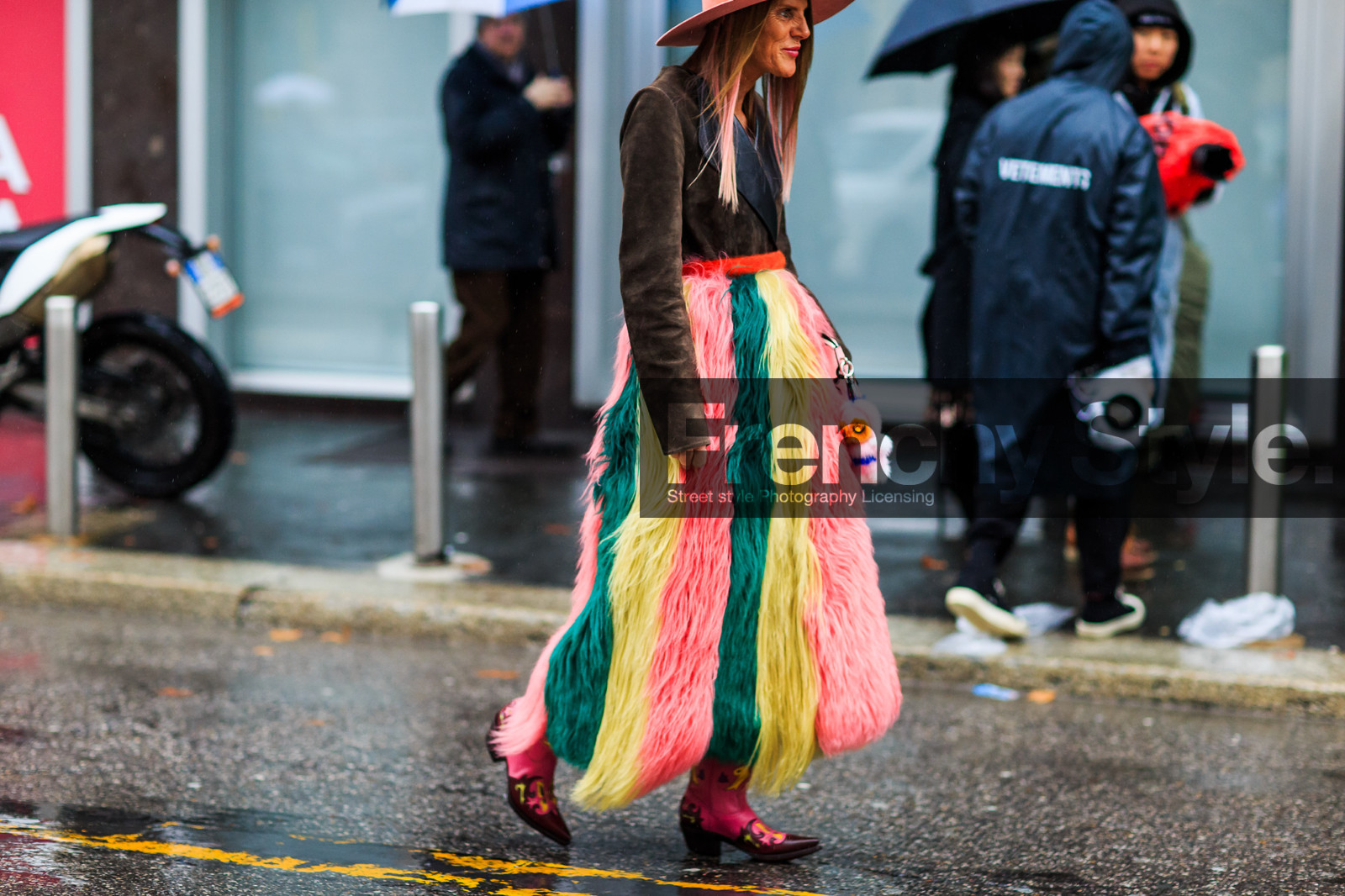 anna dello russo, atmosphere details, AUTUMN WINTER 2016-2017, AW 16-17, brown jacket, detail, FALL WINTER 2016-2017, fashion week, feathers, frenchystyle, fur coat, FW, FW 16-17, graphic coat, green fur, horizontal, jonathan paciullo, leather bag, leather boots, leather jacket, LFW, LONDON, louis vuitton, MENSWEAR, mini bag, pink bag, pink boots, pink fur, pink hat, santiags, street style, striped coat, studded bag, yellow fur