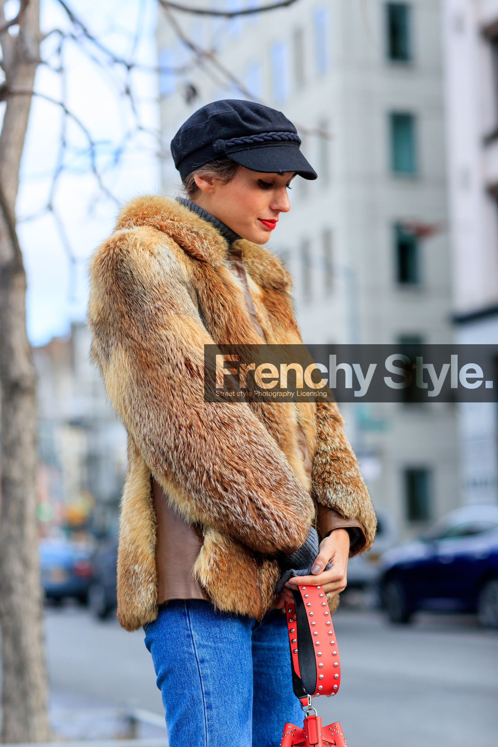 AUTUMN WINTER 2017-2018, AW 17-18, beret, black hat, blue denim, brown coat, brown fur, denim pants, detail, diletta bonaiuti, FALL WINTER 2017-2018, fashion week, frenchystyle, Fur coat, FW, FW 17-18, jeans, jonathan paciullo, NEW YORK, NYFW, street style, trousers, vertical