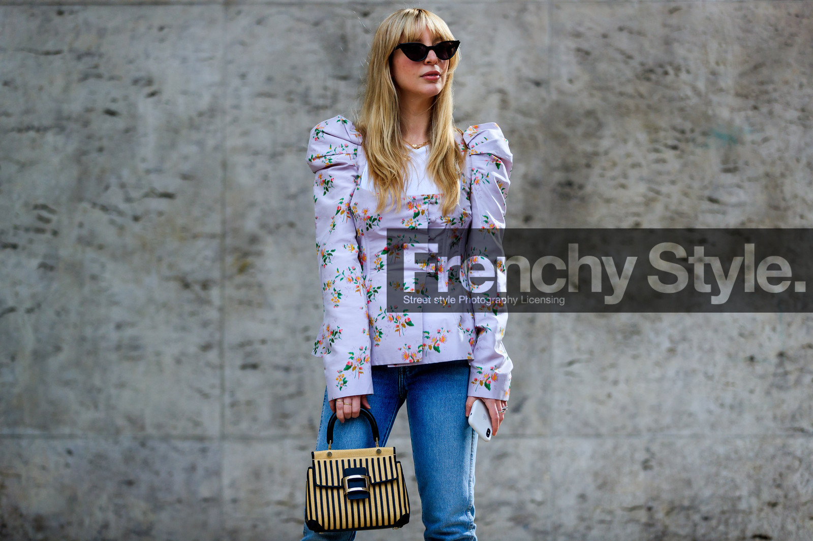 beige bag, blue denim, denim pants, floral, flowers, graphic bag, graphic jacket, jeans, leather bag, printed bag, printed jacket, printed shirt, purple shirt, roger vivier, stripes, sunglasses, trousers, street style, jonathan paciullo, FW, frenchystyle, fashion week, PFW, PARIS, AUTUMN WINTER 2018-2019, FALL WINTER 2018-2019, FW 18-19, horizontal, atmosphere details, kerry pieri
