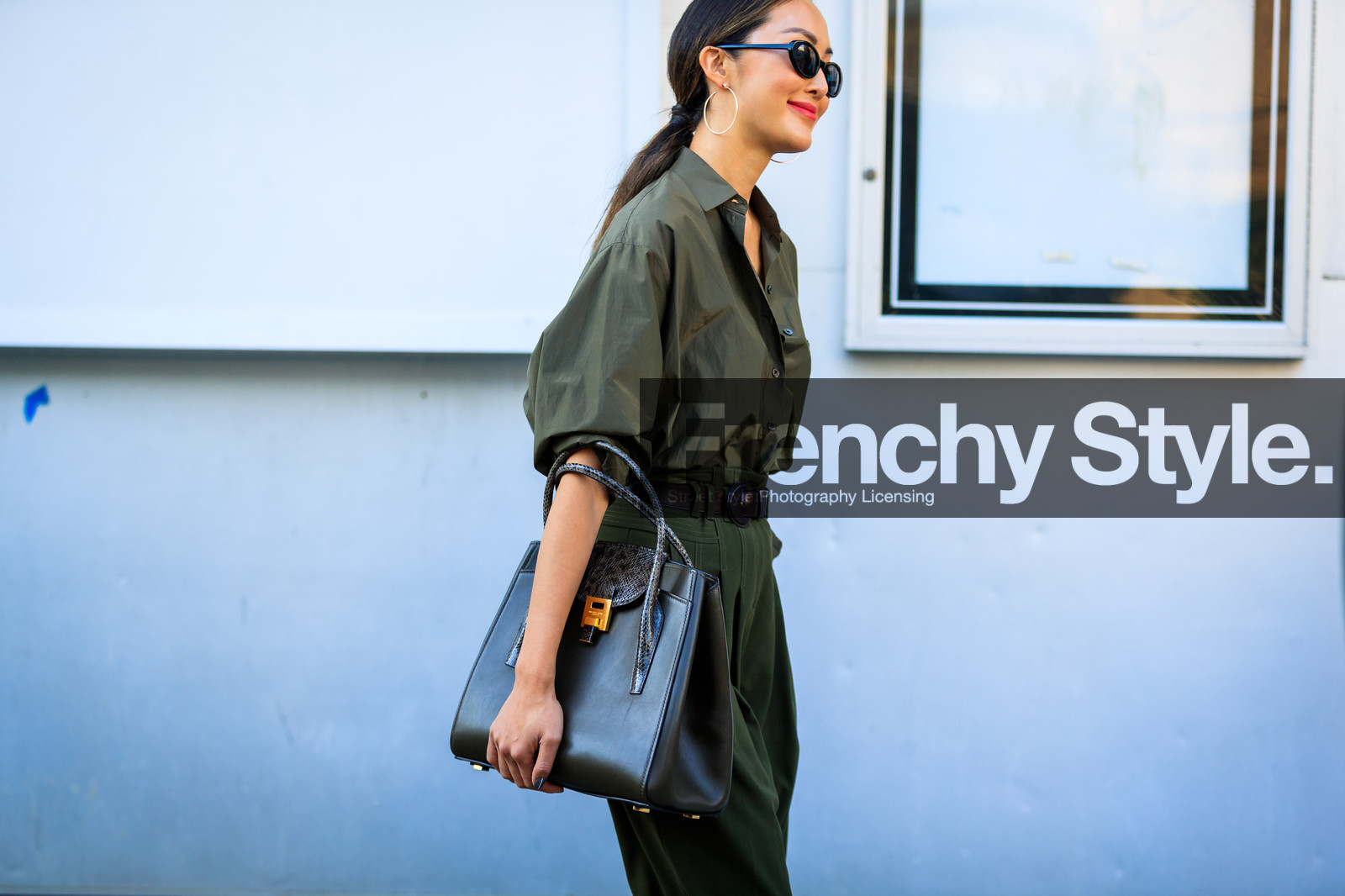 atmosphere details, Chriselle Lim, detail, fashion week, frenchystyle, FW, green bag, green pants, green shirt, high waist, horizontal, jonathan paciullo, leather bag, NEW YORK, NYFW, SPRING SUMMER 2018, SS 18, street style, sunglasses, tone on tone, total look green, trousers
