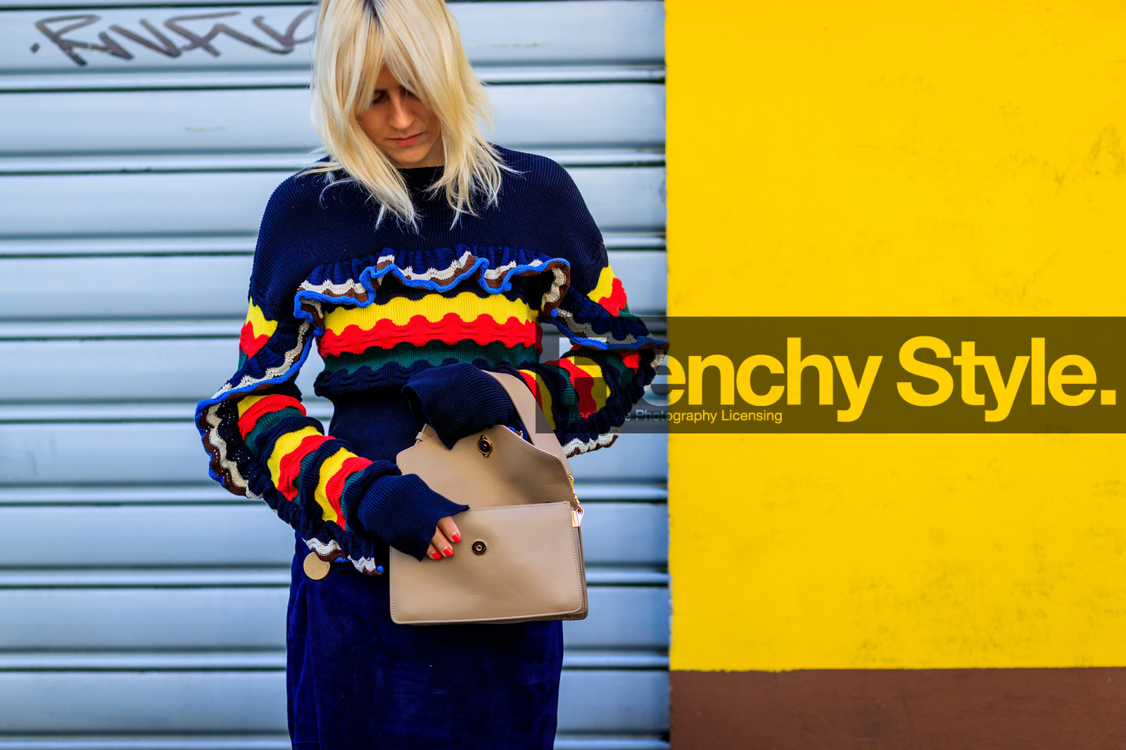 atmosphere details, AUTUMN WINTER 2017-2018, AW 17-18, blue denim, blue skirt, blue sweater, detail, FALL WINTER 2017-2018, fashion week, frenchystyle, FW, FW 17-18, geometric, graphic sweater, horizontal, jonathan paciullo, jw anderson, leather bag, linda tol, MFW, MILAN, multicolor sweater, nude bag, street style, suede skirt
