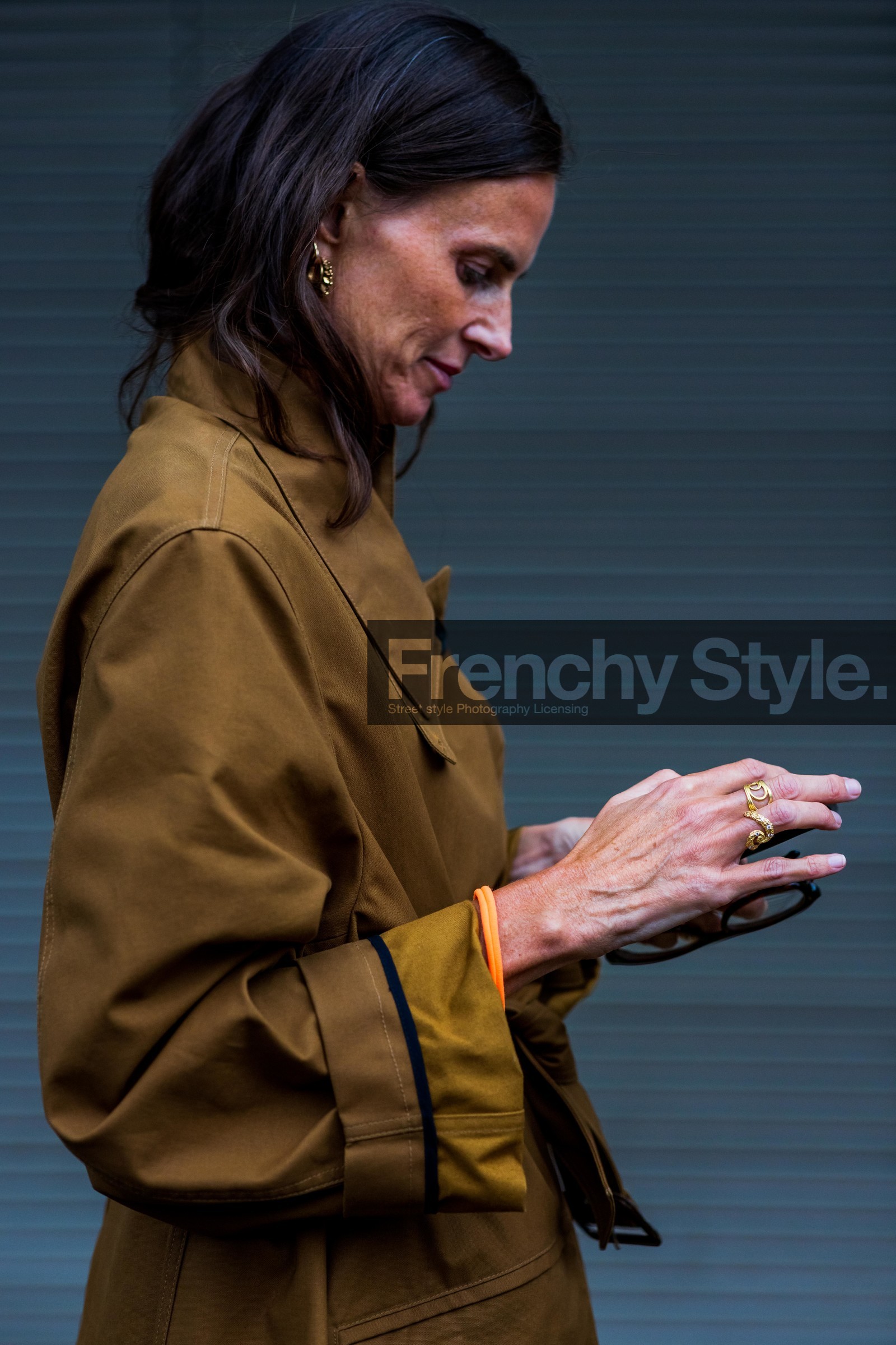 details, trench, kaki, fashion week, frenchystyle, FW, jonathan paciullo, street style, SS 22, SPRING SUMMER 2022, LFW, LONDON, vertical, atmosphere details, detail