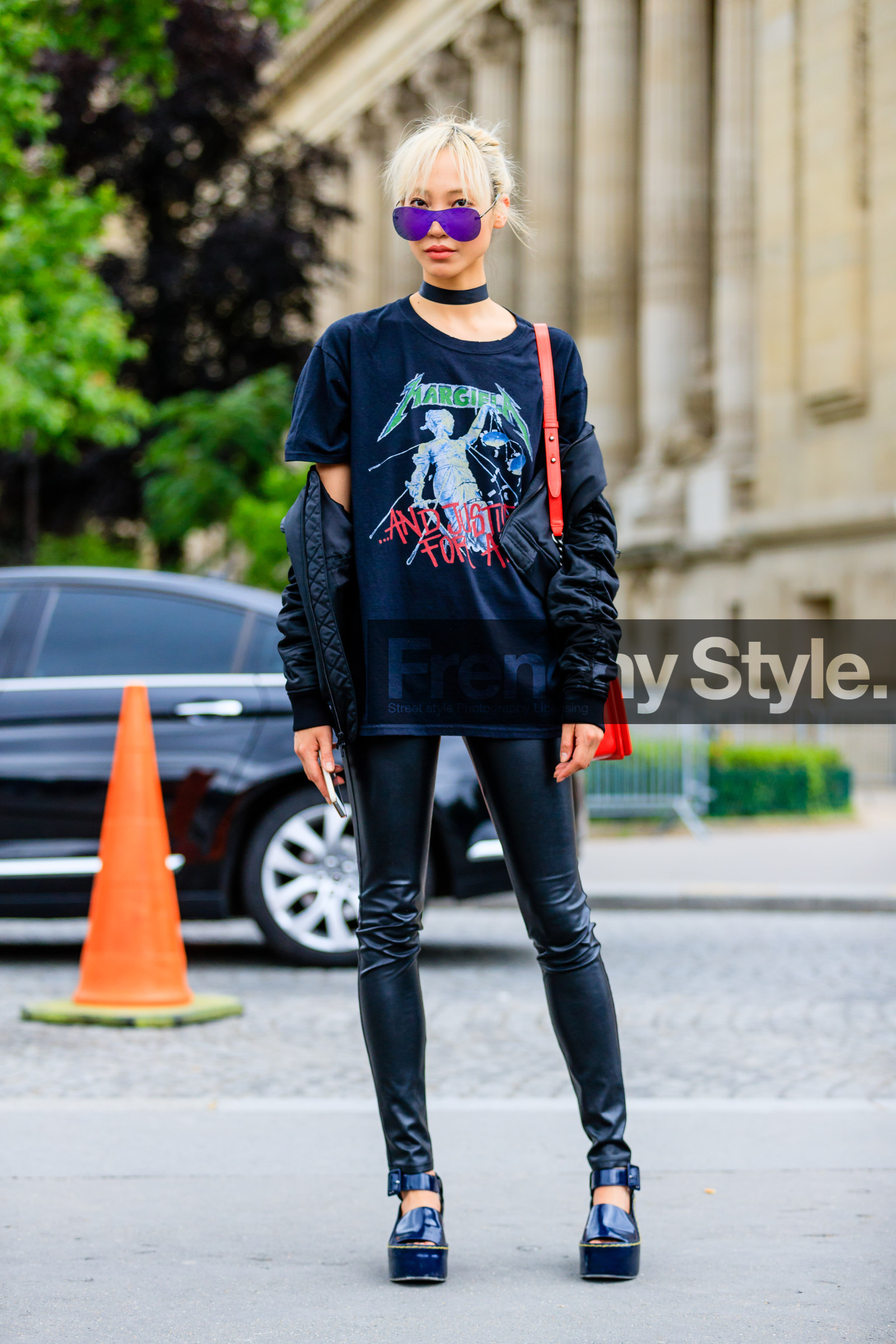 AUTUMN WINTER 2016-2017, aviator sunglasses, AW 16-17, black jacket, black leggings, black pants, black t shirt, blue shoes, bomber jacket, boy bag, chanel, choker, céline, FALL WINTER 2016-2017, fashion week, frenchystyle, full length, FW, FW 16-17, HAUTE COUTURE, jonathan paciullo, kith, leather bag, leather pants, leather shoes, maison martin margiela, MENSWEAR, mirror effect, model, necklace, PARIS, PFW, printed t shirt, red bag, soo joo park, street style, sunglasses, trousers, vertical, wedges